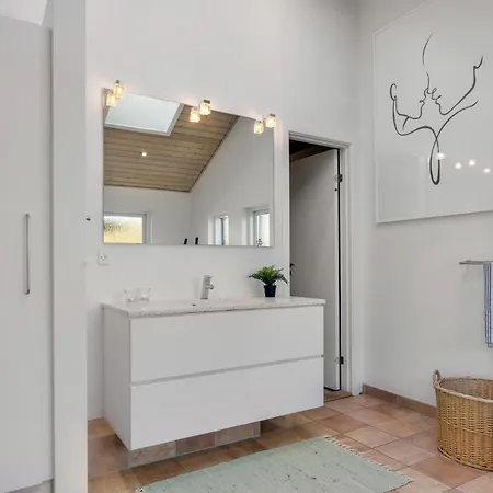 Stunning In V With Kitchen Holiday home *