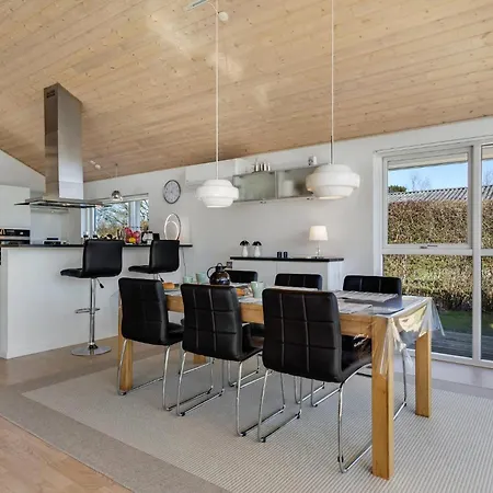 Stunning In V With Kitchen Holiday home *